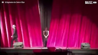 Un talent unique dévoilé lors d'un spectacle d'école