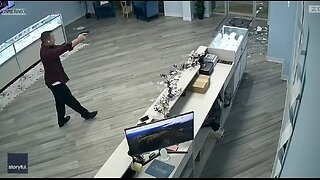Thief Runs Like A Baby After Air Force Vet Pulls His Gun