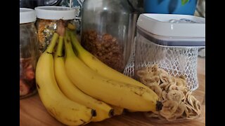 Dehydrating Bananas