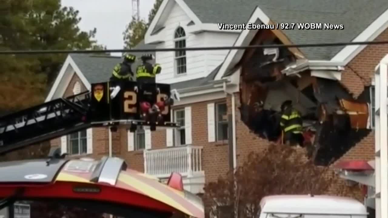 2 dead after Porsche crashes into building's 2nd floor