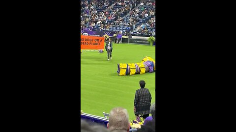 Climate activists disrupt the iconic Westminster Dog Show: "No dogs on a dead planet (From JGM's PF)