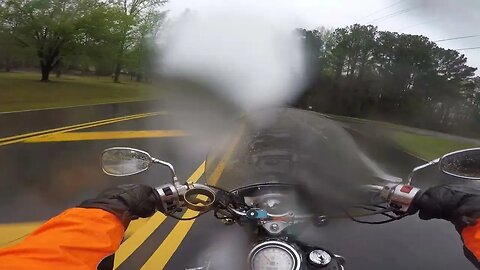 How to Stay Dry while Riding a Motorcycle in the Rain