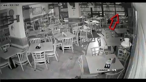 Clumsy Thief ,Trying to rob a restaurant but it falls from the third floor