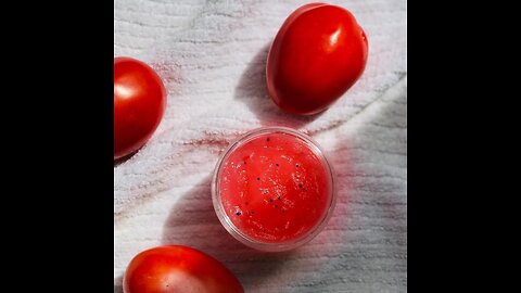 Apply the Tomato Gel Aloevera Night Pack to your face and wake up with no dark spots