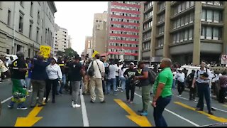 Zuma supporters chased away from ANC headquarters, Johannesburg (Wby)