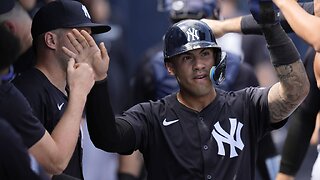 Gleyber Torres clobbers solo homer