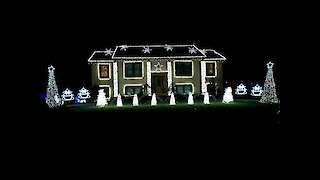 Home's light show set to 'Christmas Vacation'