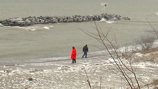 Recovery efforts continue for missing plane in Lake Erie