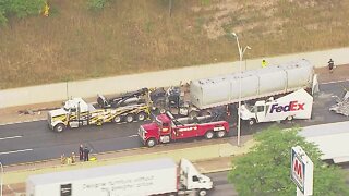 Multi-car crash involving semi on I-94 in Roseville