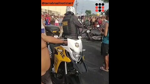 Desrespeito: Policial esquece chave na moto da polícia e homem furta chave