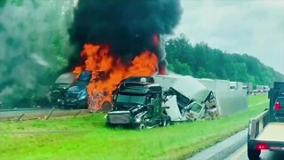 1 lane of Arkansas highway reopened after crashes kill 3
