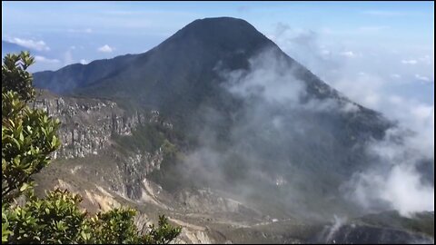 TOWARDS THE TOP AND COMEBACK - MOUNTAIN GEDE