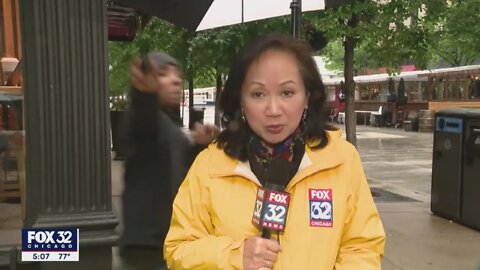 CHICAGO | Police search for man who pointed gun a FOX 32 crew during live report