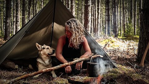 Bushcraft Tarp Shelter, Lunch on the Fire, Exploring the Land with my Dog