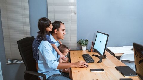9 Jobs That You Can Work From Home & Still Take Care of Your Kids