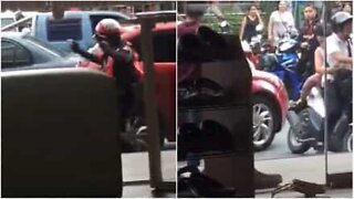 Road rage! An angry tourist, a police officer and a mother and daughter