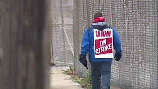 UAW GM workers in Parma, Lordstown remain on picket lines after tentative agreement reached