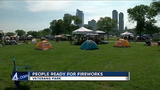 Thousands descend on the lakefront for Milwaukee fireworks