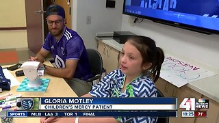 Graham Zusi visits Children's Mercy Hospital