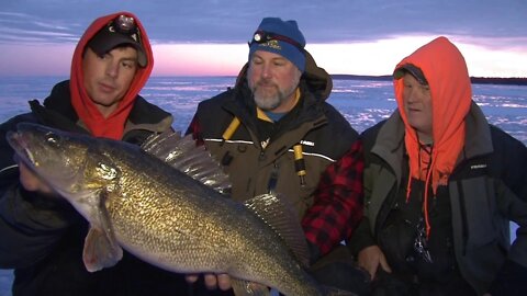 MidWest Outdoors TV Show #1608 - Sturgeon Bay Walleye with the Custom Jigs Crew