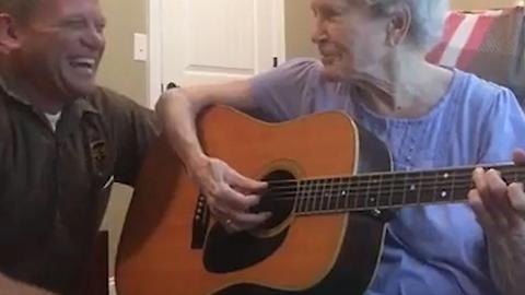 Son Connects With Mother With Alzheimer&#039;s Through Music