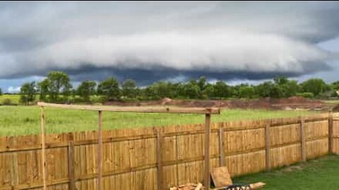 Amazing time-lapse of tornado forming in Arkansas