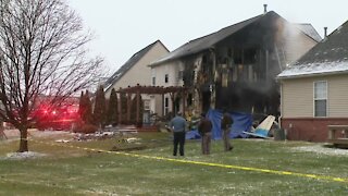 Sheriff: 3 killed when plane crashes into Michigan house