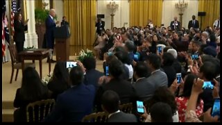 Biden Tells The Audience When To Clap