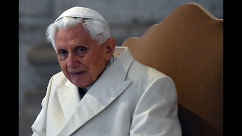 PAPA BENTO XVI VACINADO