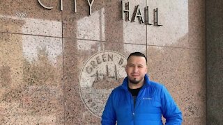 Green Bay man votes for the first time, ten years after becoming a U.S. citizen