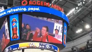 Popcorn seller puts on dance show