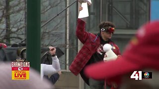 Mahomes arrives with Lombardi Trophy at Union Station for pep rally