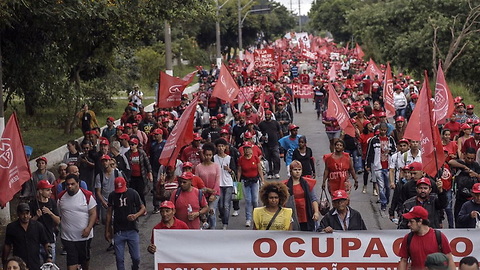 Sem-Teto fazem marcha de 23km até o palácio de Alckmin