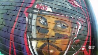 Artist paints massive Bucs mural featuring Tom Brady, Gronk and Mike Evans