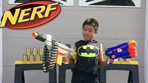 NERF DUAL STRIKE VERSUS BLAST MACHINE GUN BLASTER SHOOTOUT