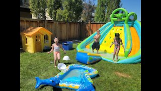 Summer water balloons fight