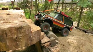 79 Ford Bronco Traxxas Trx-4 on the Ultimate Forest Trail Challenge Course