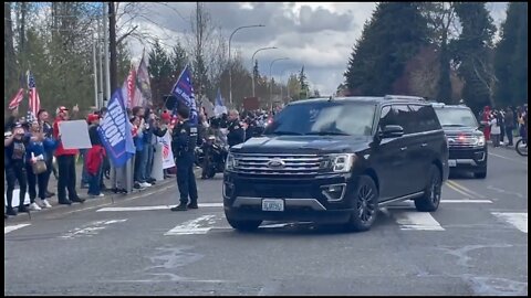 Big Trump Crowd Greets Biden Near Seattle: Let’s Go Brandon!
