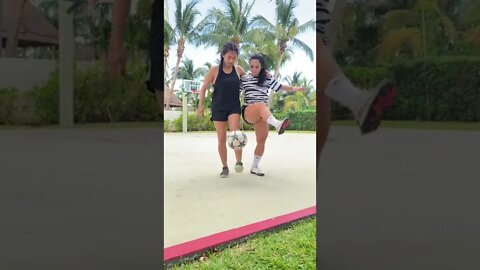 2 girls - 1 bal 😆 just doing tricks.