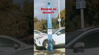 Ventura county California county offices offer no security in their parking lot￼