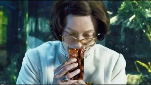 Year 2031, People Are Forced To Eat Cockroaches Block As Other Animals Extinct |Movie Story Recapped