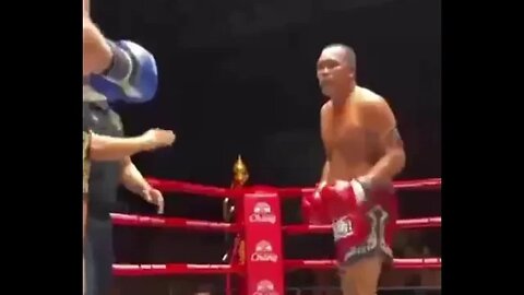 Awesome Elbow Finish | Muay Thai