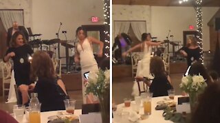 Mother and daughter pull off epic wedding dance routine