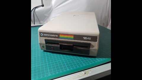 Commodore 1541 Drive ~ Part 1 ~ Unboxing & Initial Look