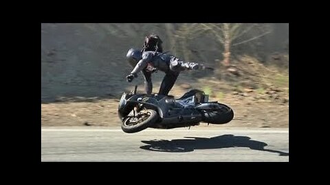 Reaction of a motorcyclist / pro at the wheel / A step away from an accident / moto accident/