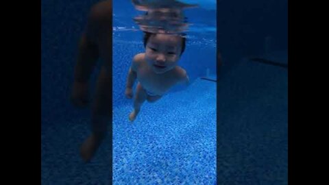 Watch this baby's Survival Swim Skills ! Awesome