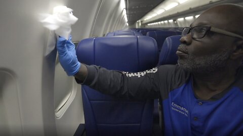 With No FAA Coronavirus Rules, Airlines Are Largely Winging It