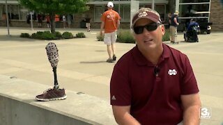 Mississippi State superfan Terry Powell is back at the CWS and he's auctioning off a prosthetic leg for charity