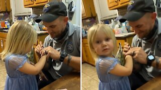 Toddler learns how to pronounce new word in cutest possible way