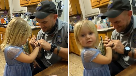 Toddler learns how to pronounce new word in cutest possible way